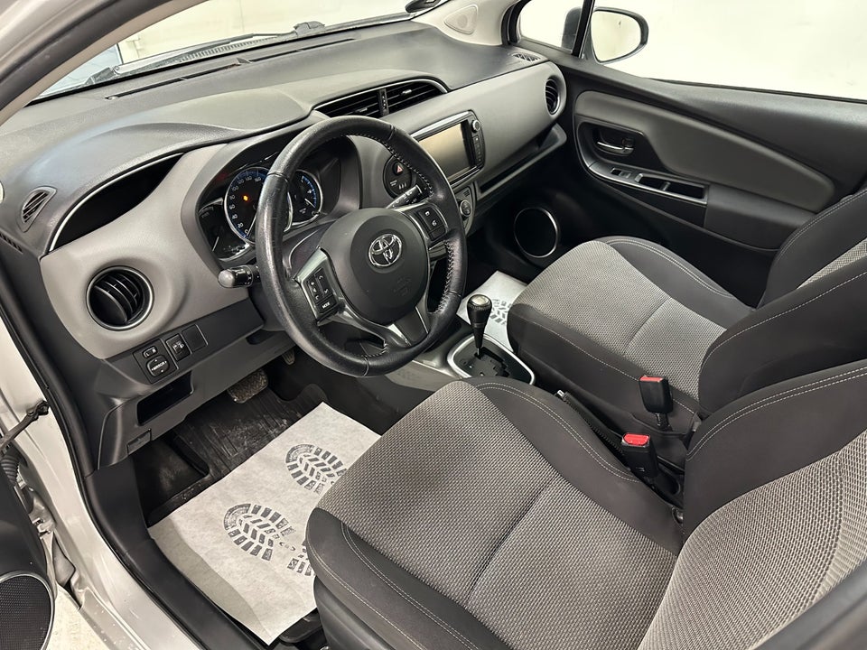 Toyota Yaris 1,5 Hybrid H1 e-CVT 5d