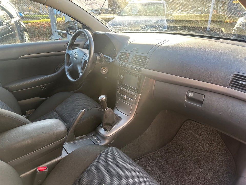 Toyota Avensis 1,8 VVT-i Sol stc. 5d