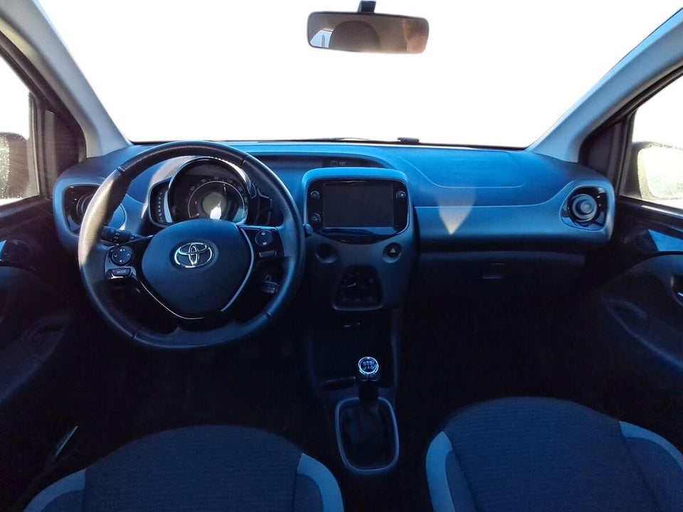 Toyota Aygo 1,0 VVT-i x-press 5d