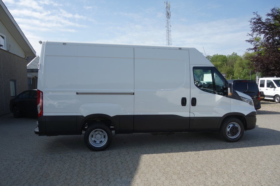 Iveco Daily 3,0 35C18 12m³ Van AG8