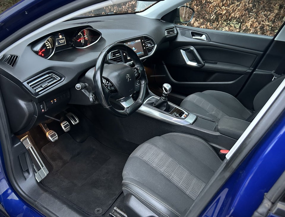 Peugeot 308 1,6 BlueHDi 120 Allure Sky SW 5d