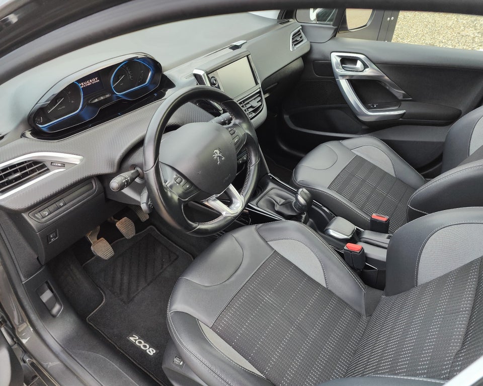 Peugeot 2008 1,6 BlueHDi 100 Selection Sky 5d