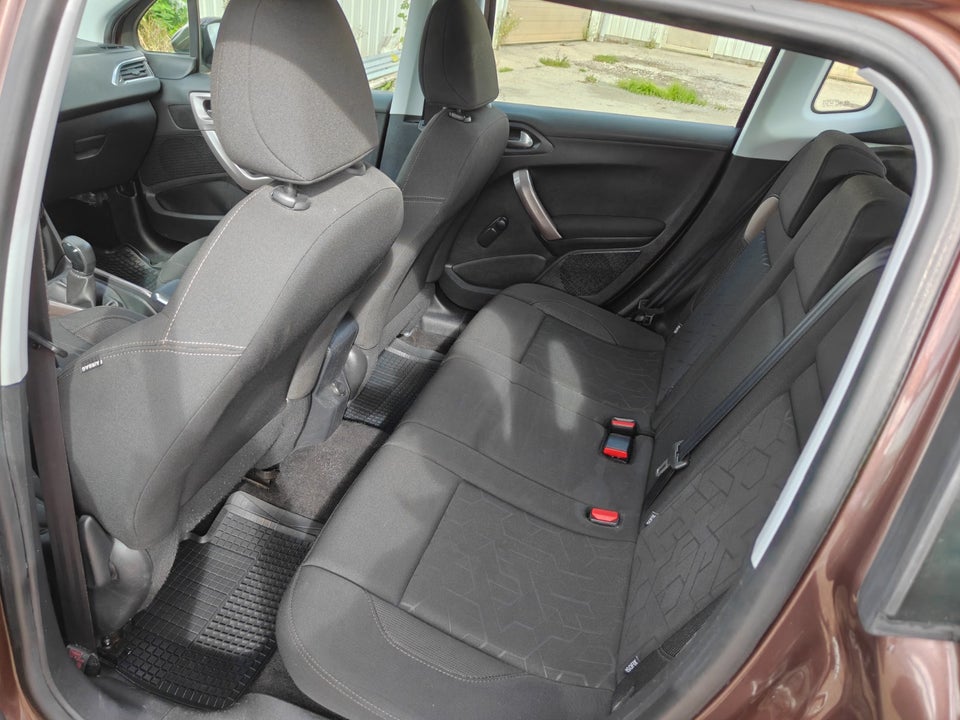 Peugeot 2008 1,2 VTi 82 Allure 5d