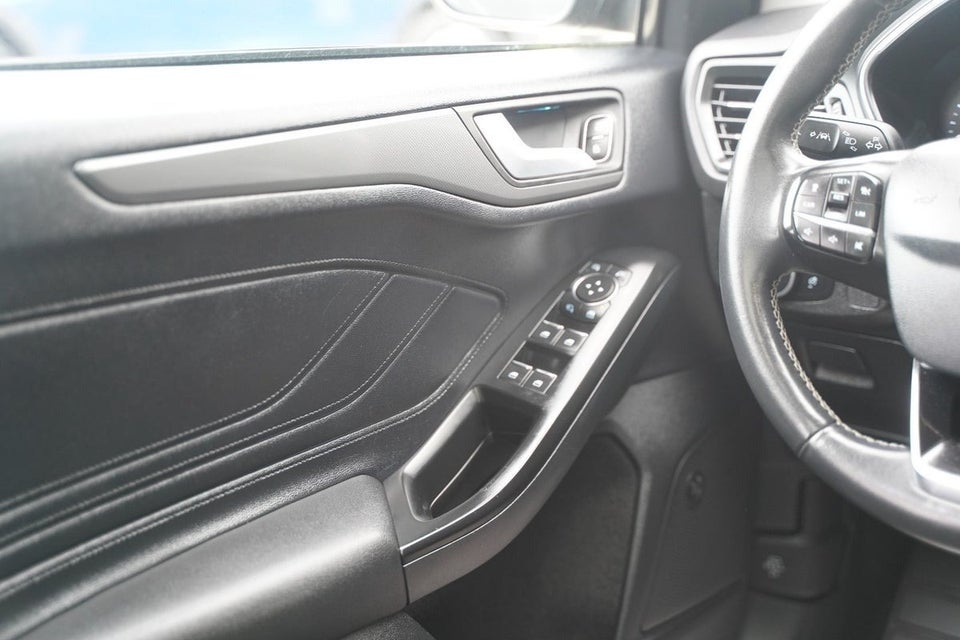 Ford Focus 1,0 EcoBoost Titanium 5d