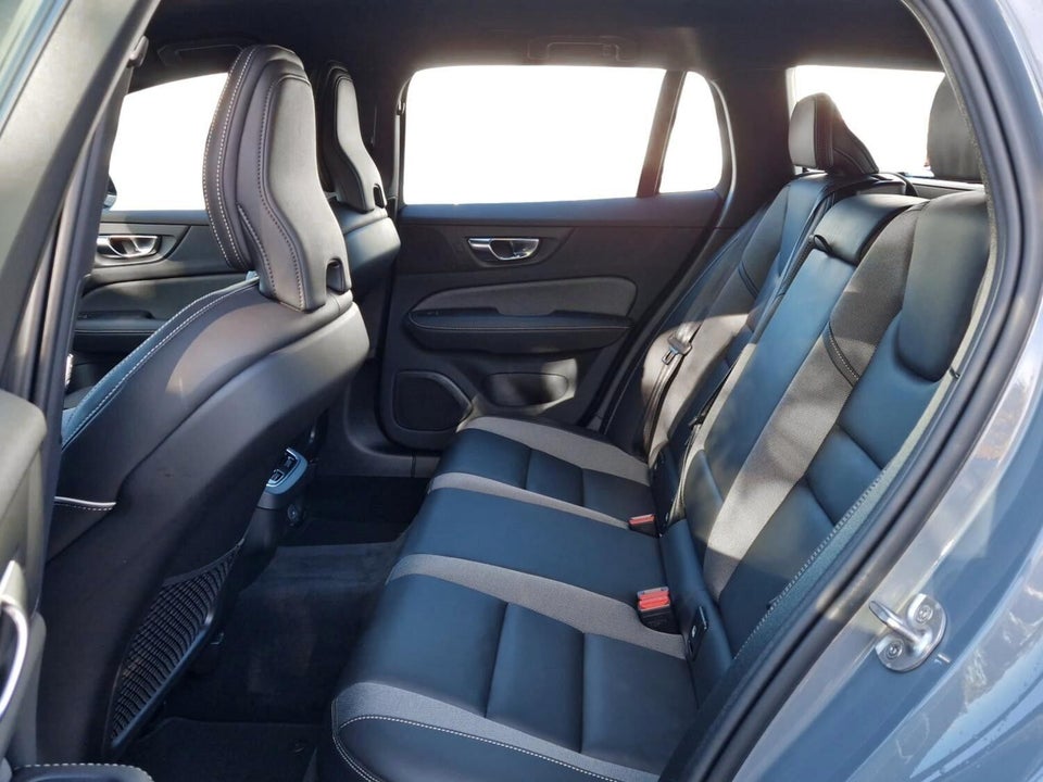 Volvo V60 2,0 B4 197 Plus Dark aut. 5d