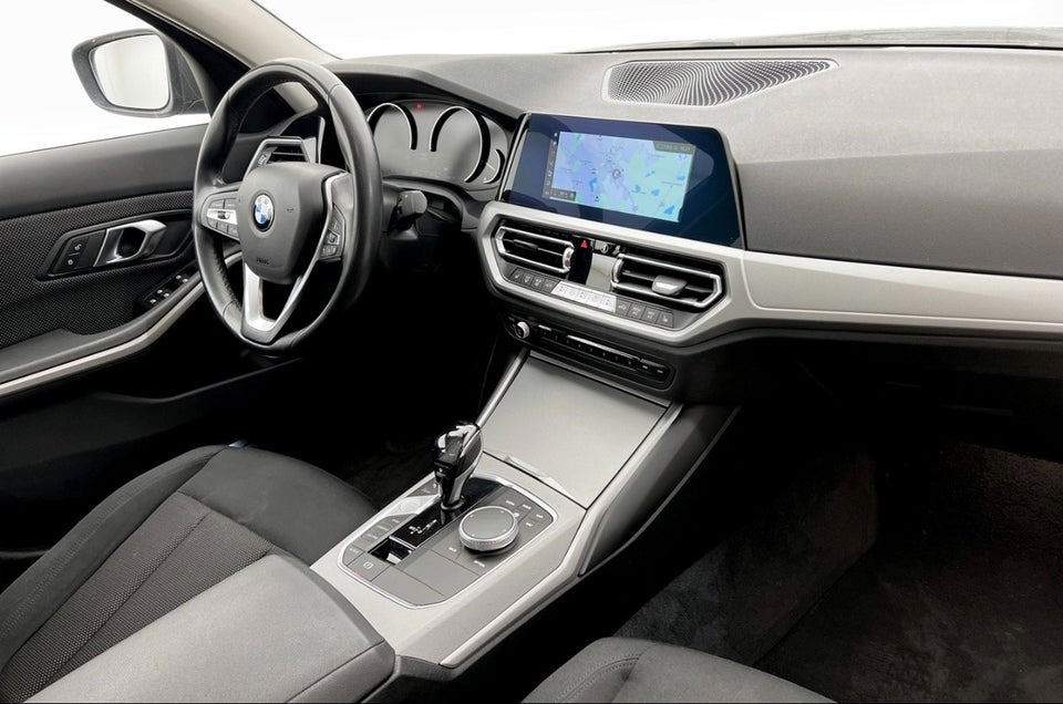 BMW 320i 2,0 Connected aut. 4d