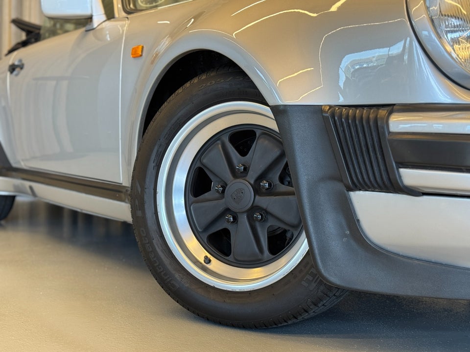Porsche 911 3,2 Carrera Cabriolet 2d
