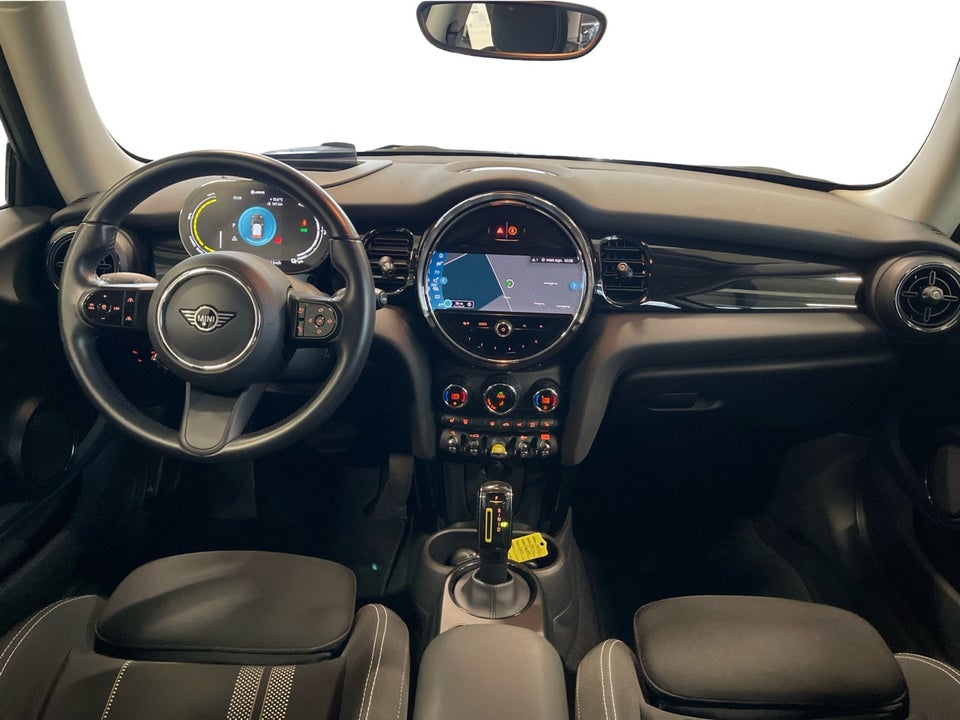 MINI Cooper SE Essential 3d