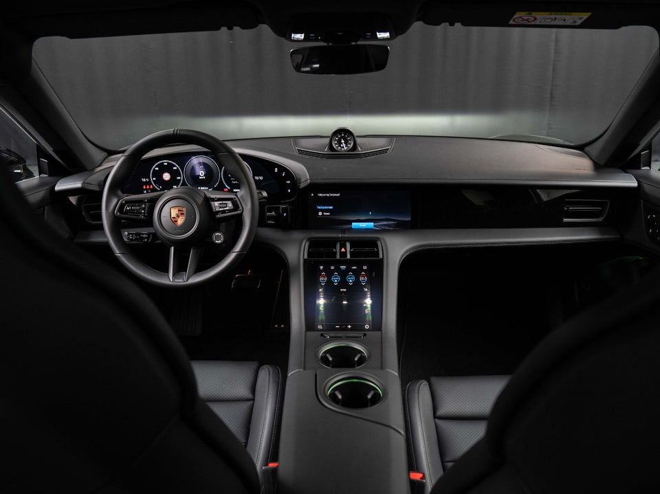 Porsche Taycan 4 Performance+ Black Edition 4d