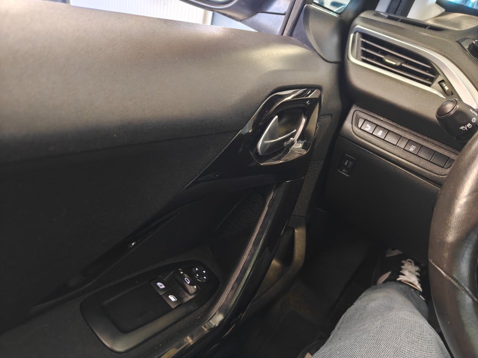 Peugeot 208 1,2 VTi 82 Allure 5d