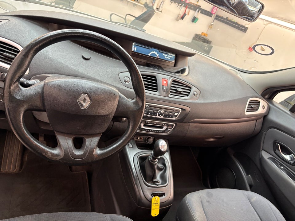 Renault Grand Scenic III 1,9 dCi 130 Dynamique 7prs 5d