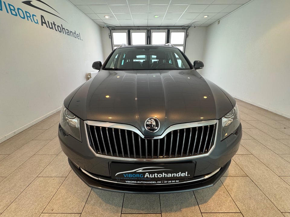 Skoda Superb 2,0 TDi 140 Elegance Combi 5d