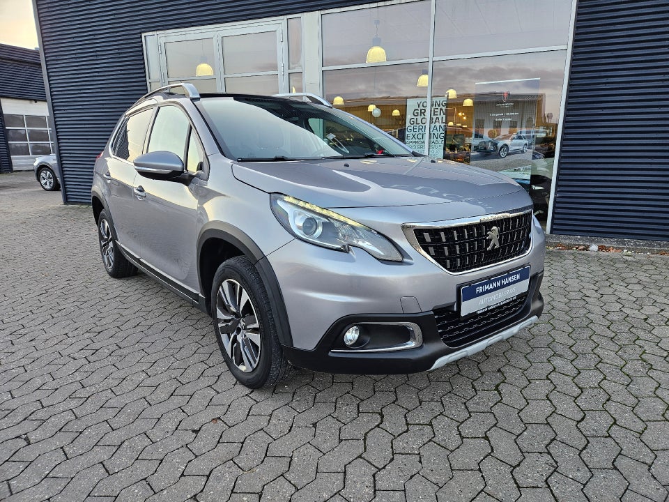 Peugeot 2008 1,2 PureTech 130 Selection Sky 5d