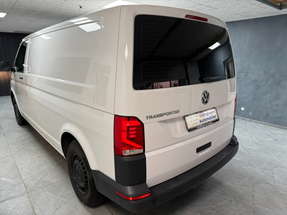 VW Transporter 2,0 TDi 110 Kassevogn lang