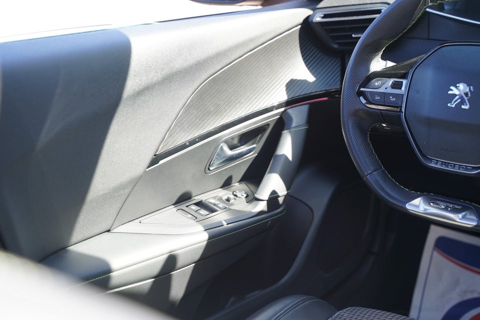 Peugeot e-2008 50 GT Sky 5d