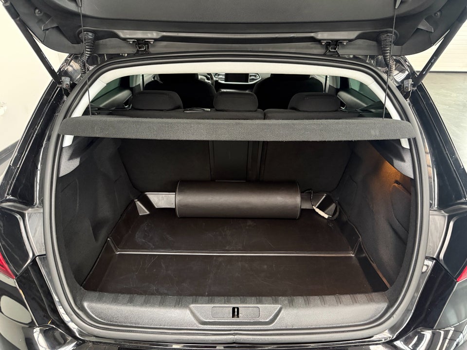 Peugeot 308 1,2 e-THP 130 Allure EAT6 5d
