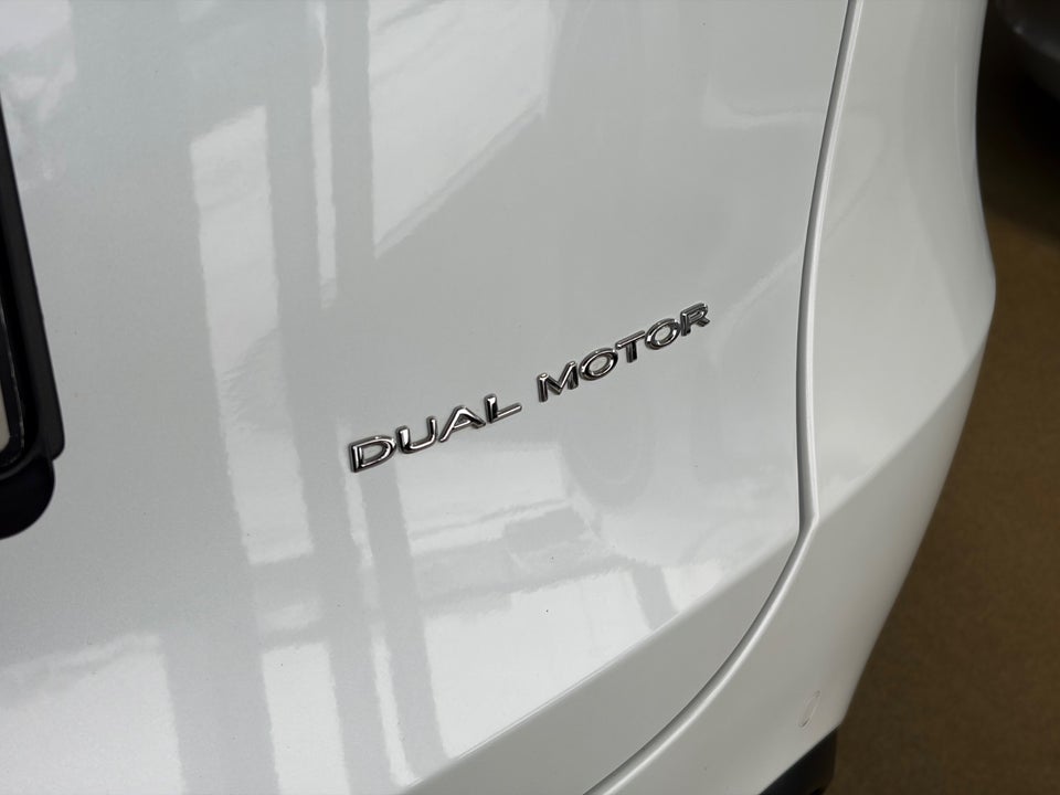 Tesla Model Y Long Range AWD 5d