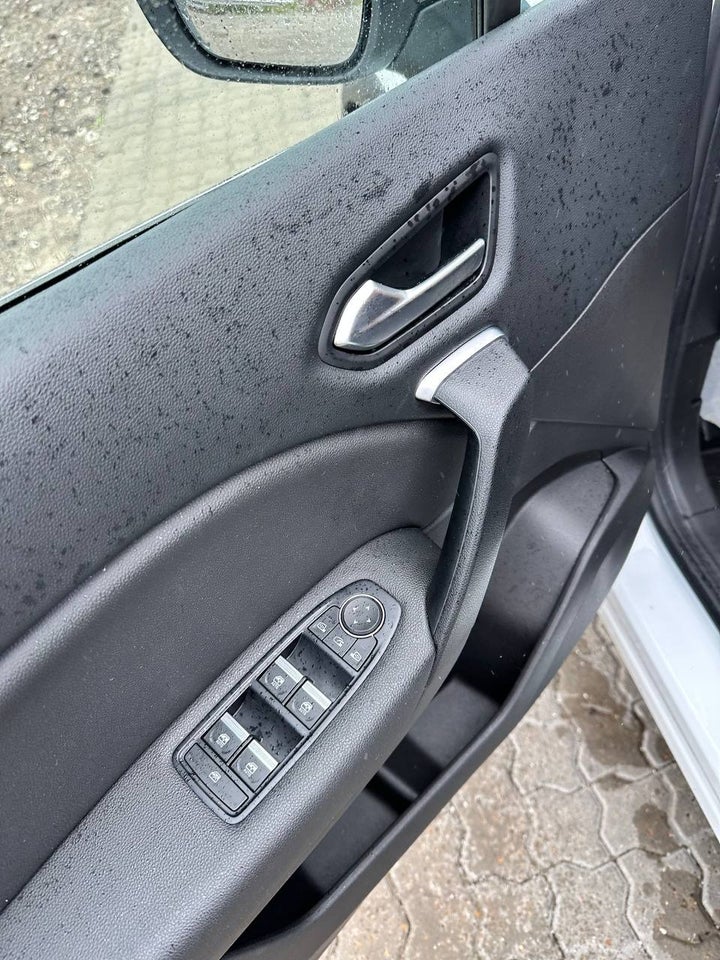 Renault Captur 1,6 E-Tech Intens 5d