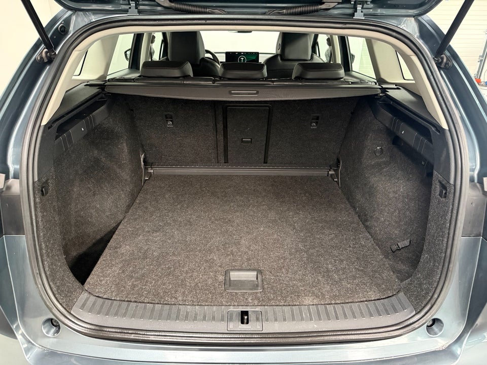 Skoda Enyaq 60 iV Suite 5d