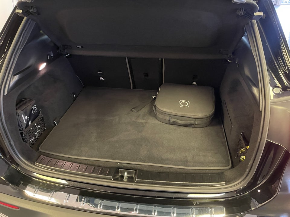 Mercedes EQA300 4Matic 5d