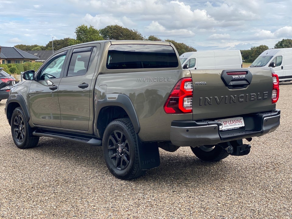 Toyota HiLux 2,8 D T4 Invincible Db.Kab aut. 4d