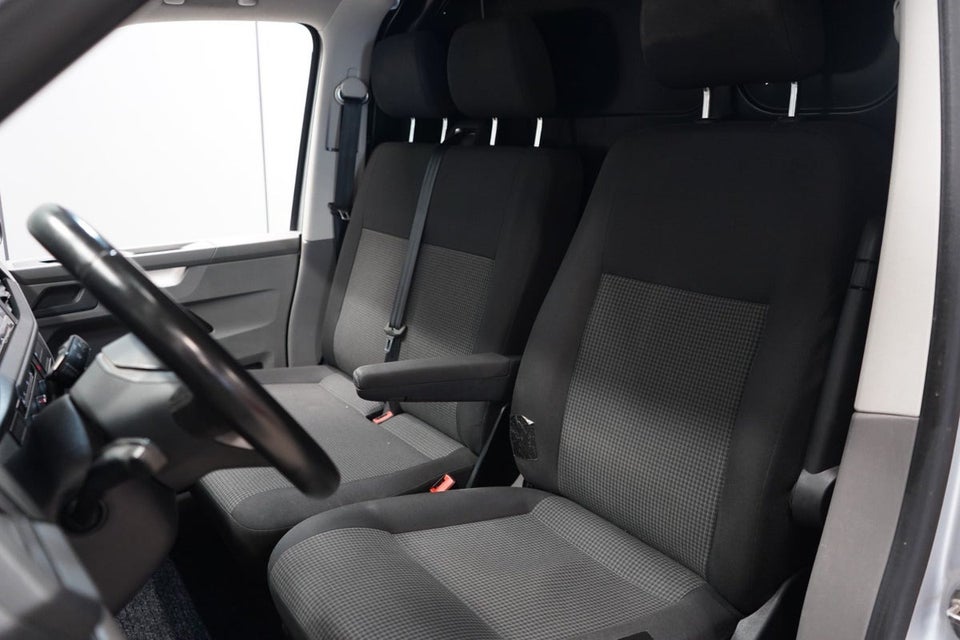 VW Transporter 2,0 TDi 150 Kassevogn DSG lang