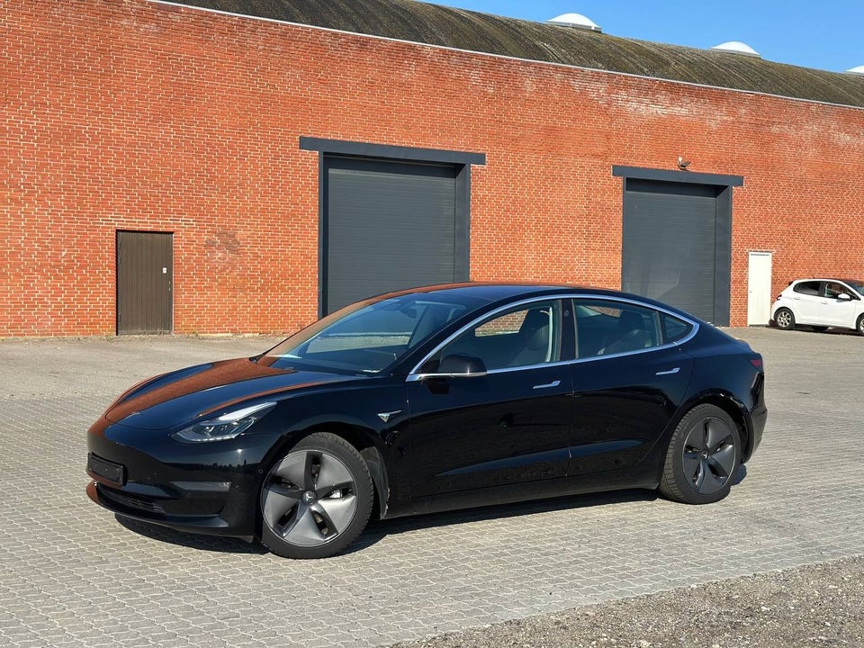 Tesla Model 3 Long Range AWD 4d