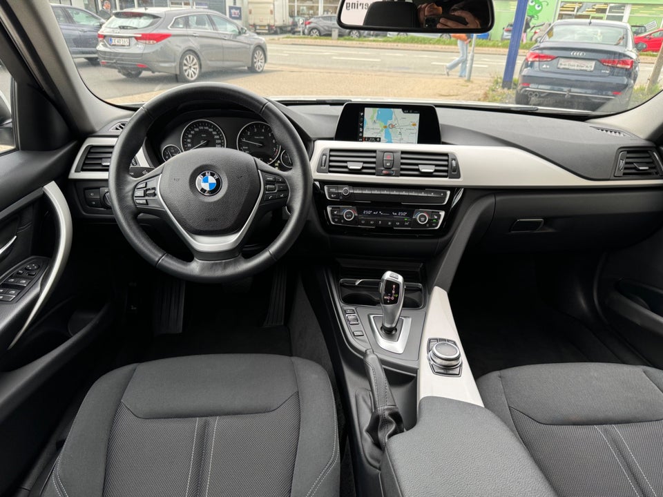 BMW 318i 2,0 Touring Advantage aut. 5d