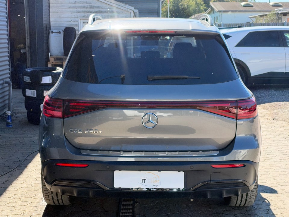 Mercedes EQB250+ AMG Line 5d