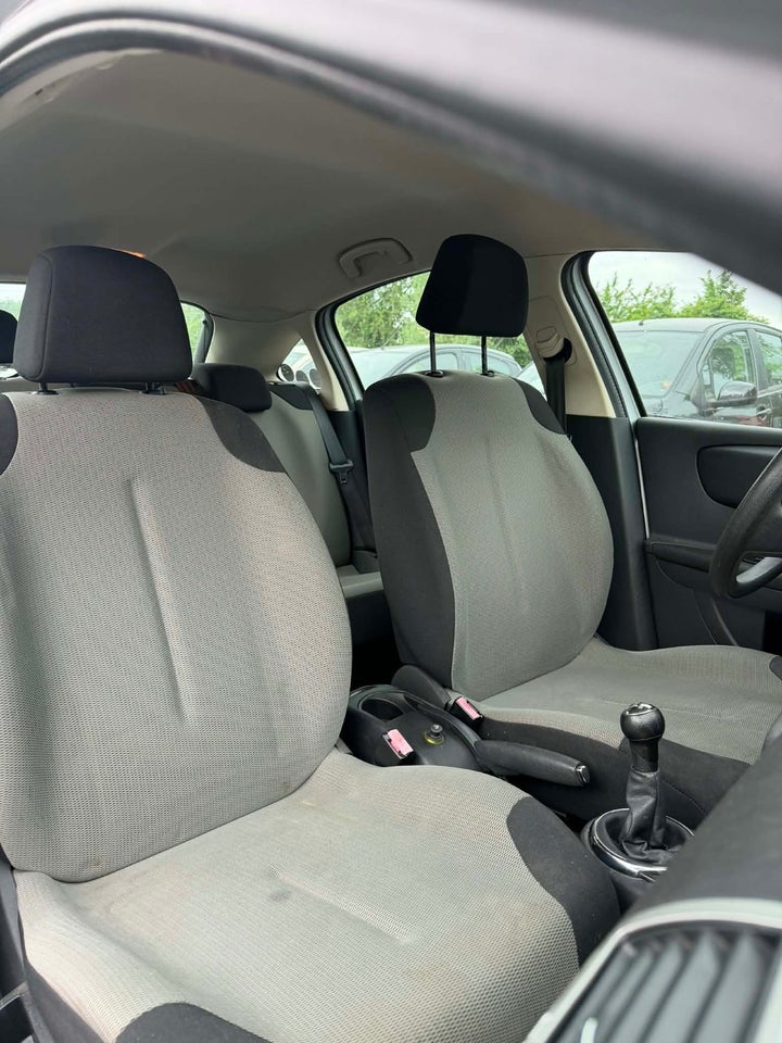 Citroën C4 1,4 16V Advance 5d