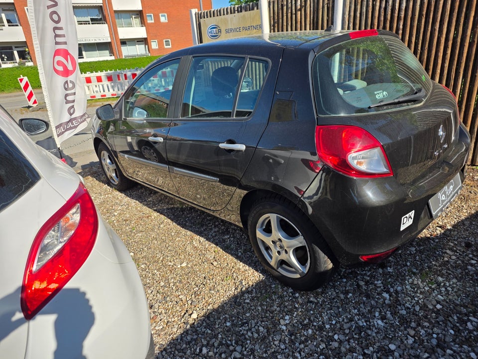 Renault Clio III 1,2 16V Advantage 5d