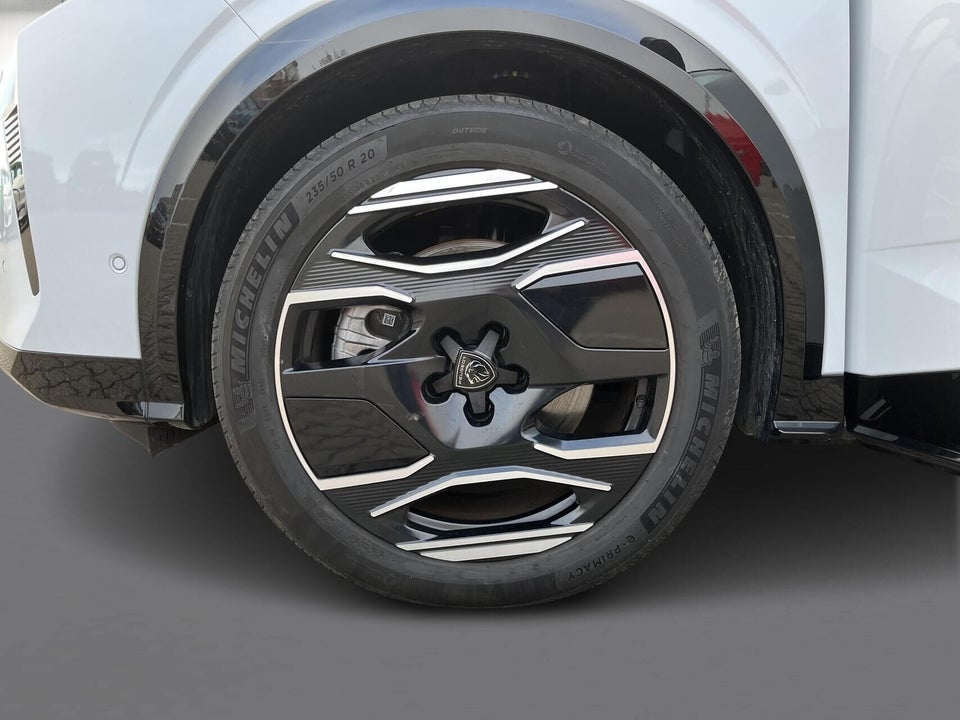 Peugeot e-3008 77 GT Pack 5d