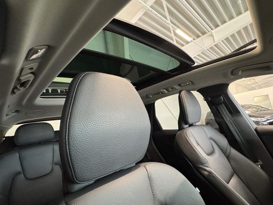 Volvo XC60 2,0 T8 ReCharge Plus Dark aut. AWD 5d
