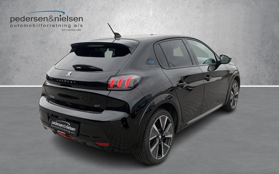 Peugeot e-208 50 GT 5d