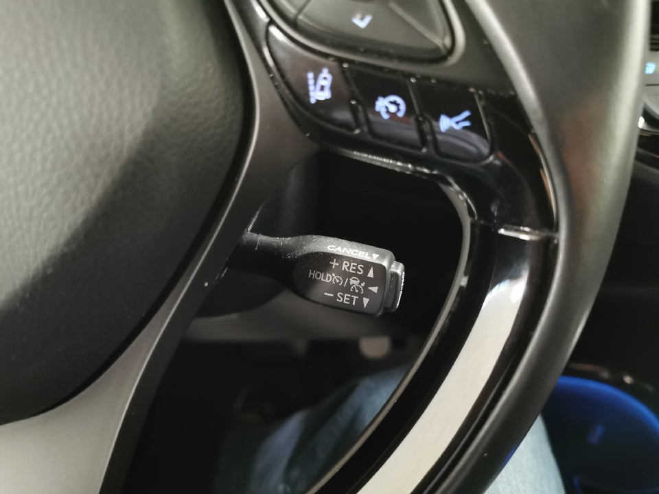 Toyota C-HR 1,8 Hybrid Premium Selected CVT 5d