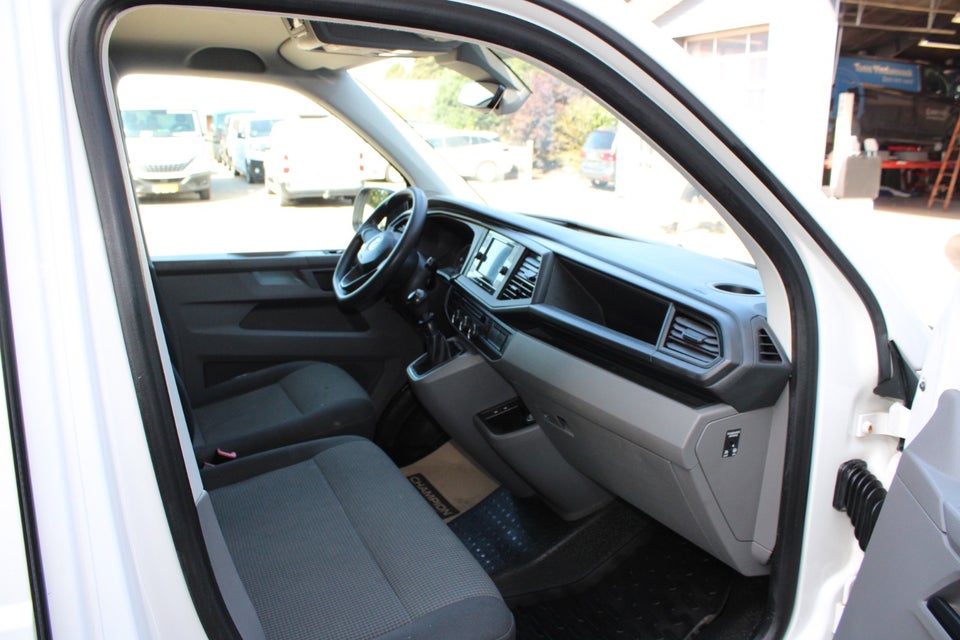 VW Transporter 2,0 TDi 110 Kassevogn lang