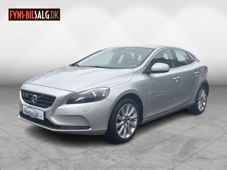 Volvo V40 2,0 D3 150 Momentum aut. 5d