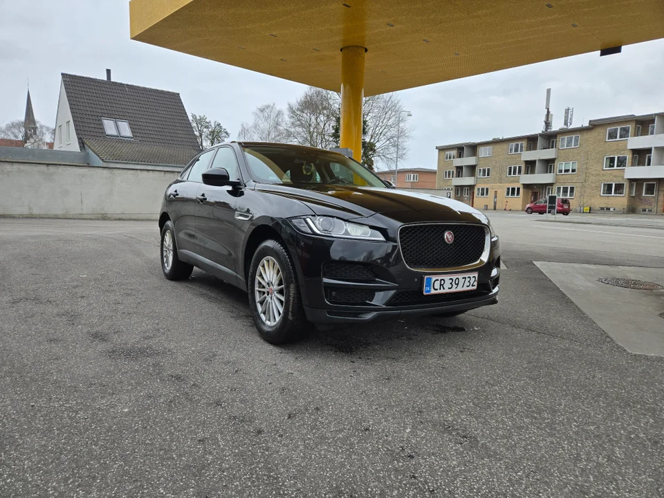 Jaguar F-Pace 2,0 D180 Pure aut. 5d