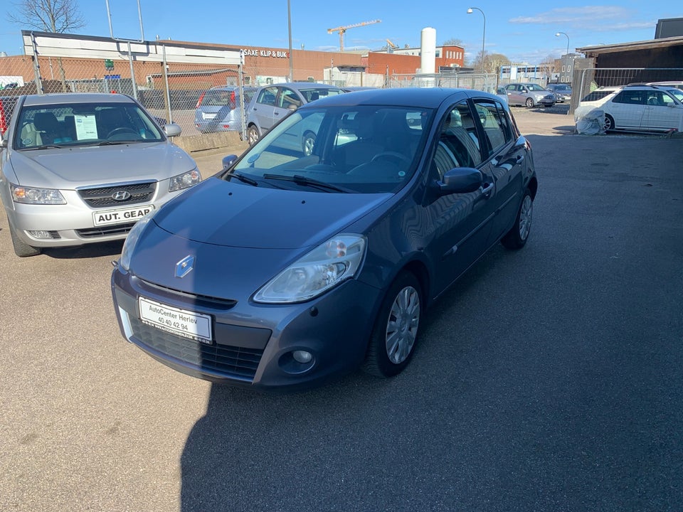 Renault Clio III 1,2 16V Avantage 5d