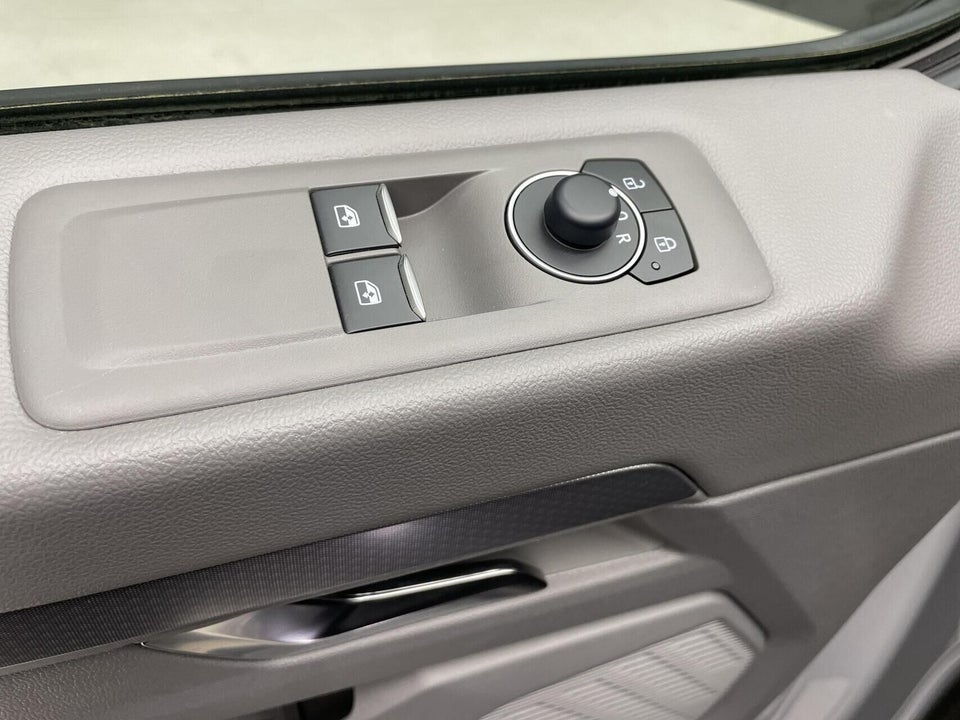 VW e-Caravelle 64 Style SWB