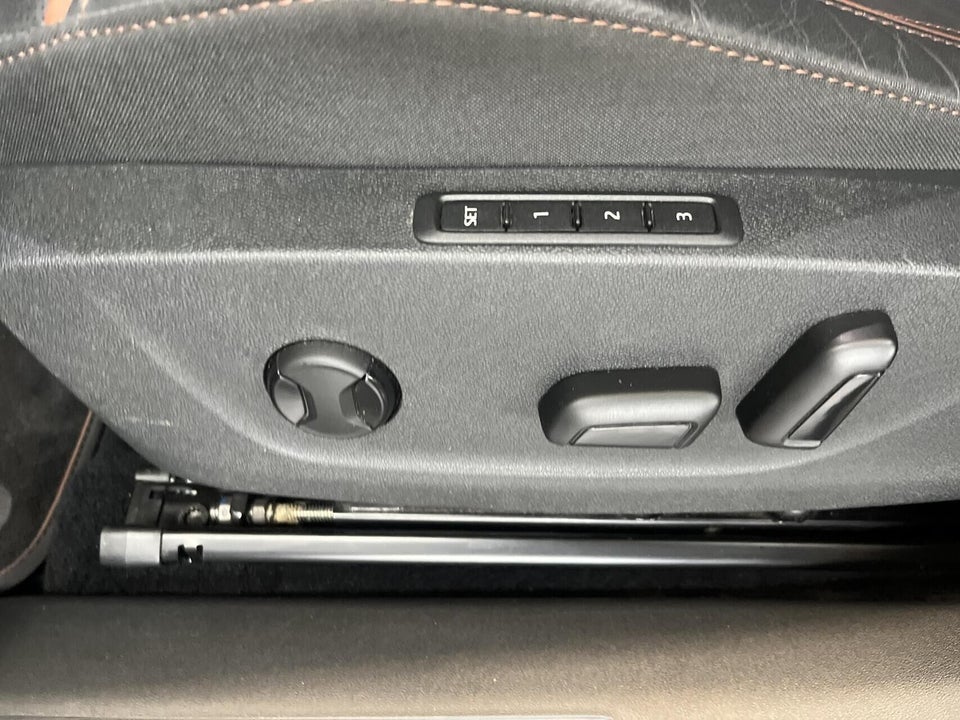 Skoda Enyaq 60 iV Lounge 5d