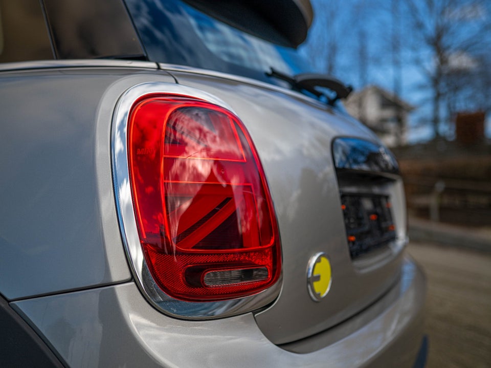 MINI Cooper SE Essential 3d