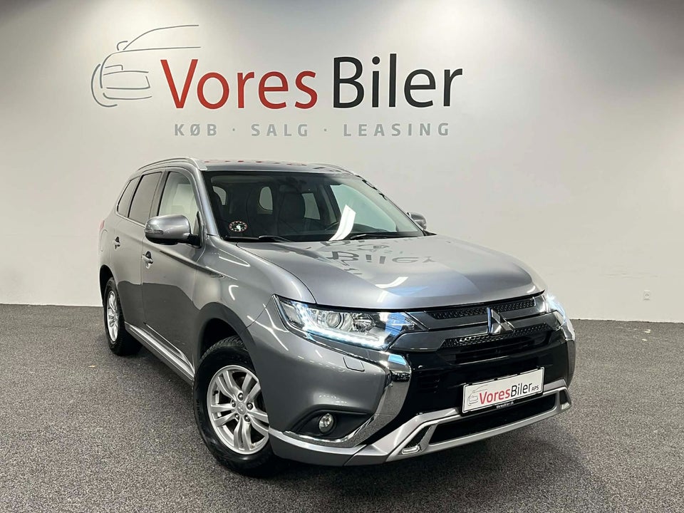 Mitsubishi Outlander 2,4 PHEV Invite CVT 4WD 5d