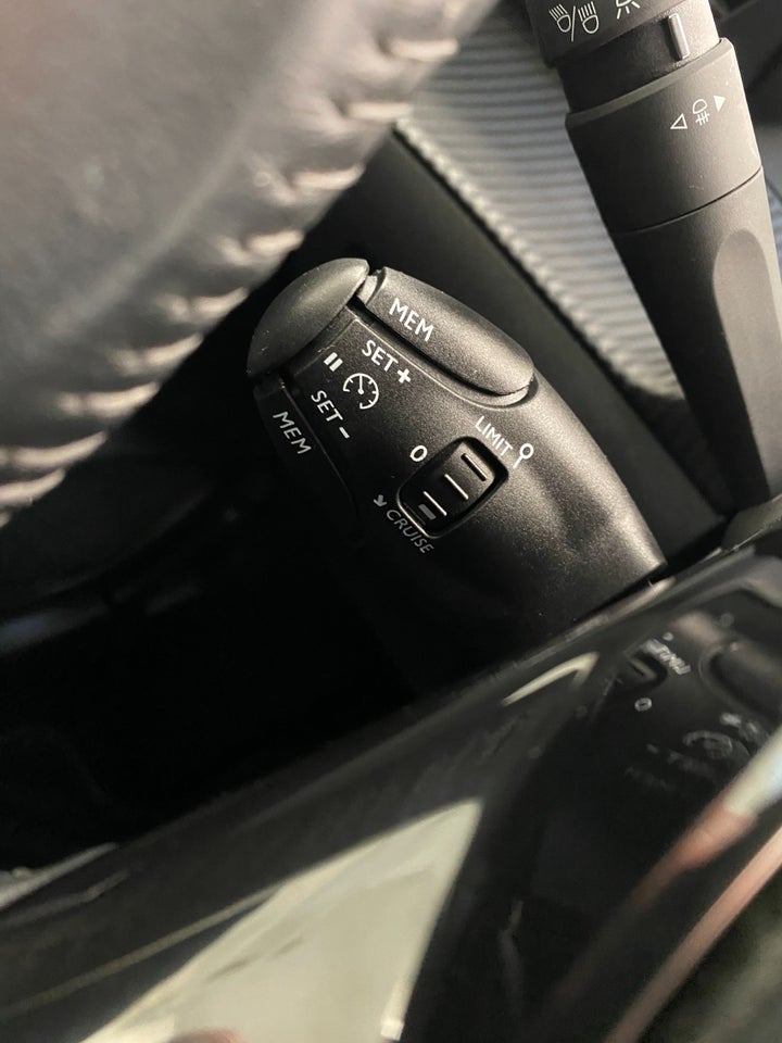 Peugeot 208 1,2 PureTech 100 Platin Pack 5d