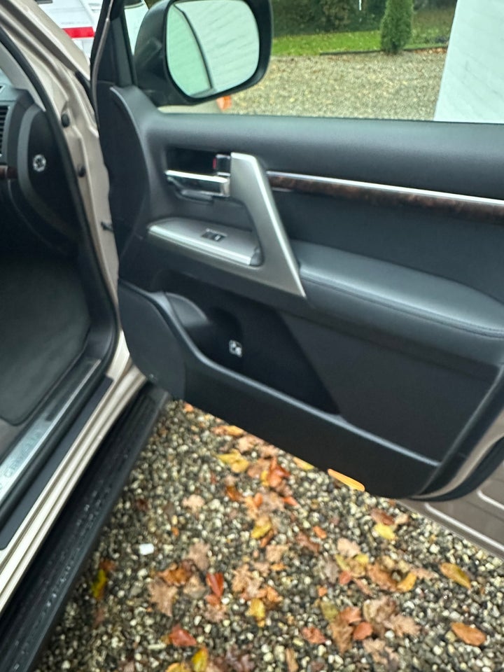 Toyota Land Cruiser 4,5 V8 D-4D T3 aut. Van 5d