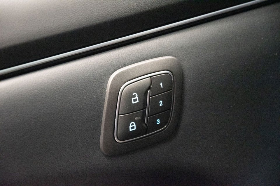 Ford Mustang Mach-E 88 Extended Range AWD 5d