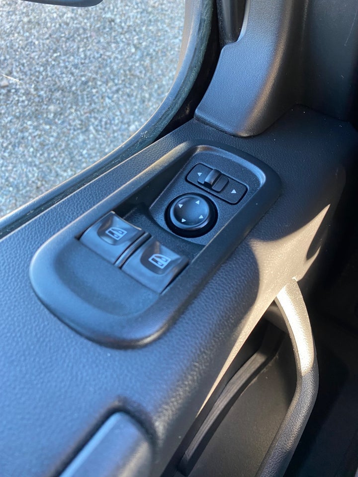 Renault Master IV T33 2,3 dCi 180 L2H2 Kassevogn