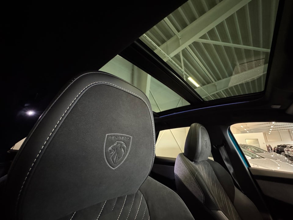 Peugeot e-3008 77 GT Pack 5d