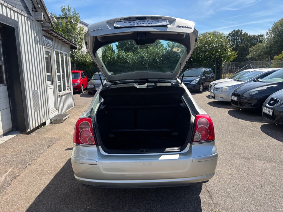 Toyota Avensis 1,8 VVT-i Terra 5d