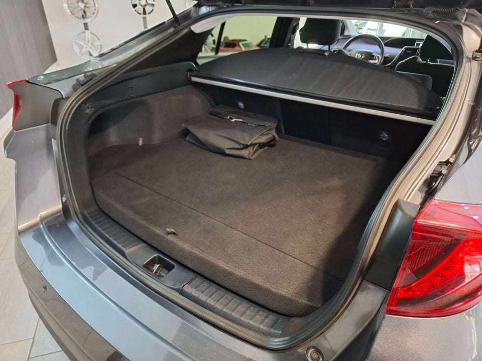 Toyota Prius 1,8 Plug-in Hybrid H4 MDS 5d